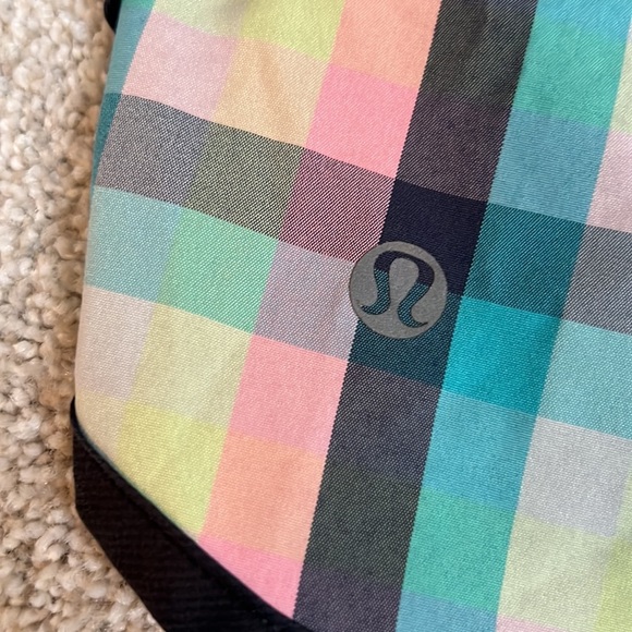 Lululemon Speed Up Shorts Size 4 - Picture 4 of 4